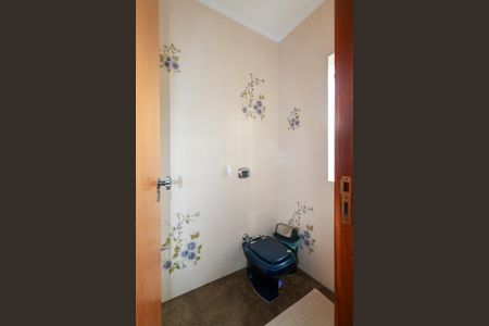 Casa à venda com 420m², 5 quartos e 8 vagasBanheiro da Suíte 2