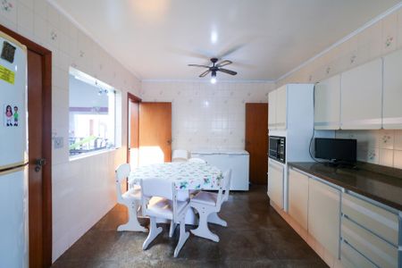 Casa à venda com 420m², 5 quartos e 8 vagasCozinha