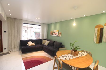 Casa à venda com 145m², 4 quartos e 3 vagasSala