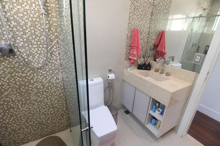 Casa à venda com 145m², 4 quartos e 3 vagasBanheiro 1