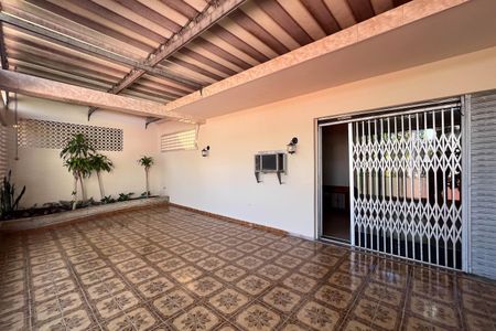 Casa à venda com 280m², 3 quartos e 7 vagasVaranda do quarto 1
