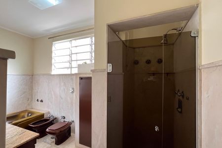 Casa à venda com 280m², 3 quartos e 7 vagasBanheiro do quarto 1