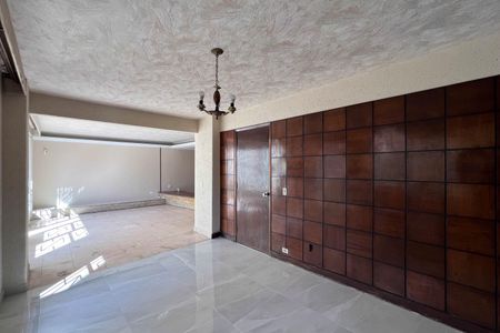 Casa à venda com 280m², 3 quartos e 7 vagasSala