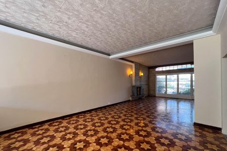 Casa à venda com 280m², 3 quartos e 7 vagasSala