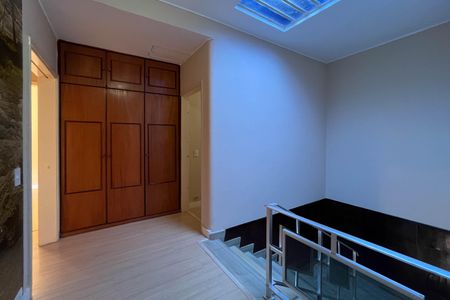 Casa à venda com 280m², 3 quartos e 7 vagasHall