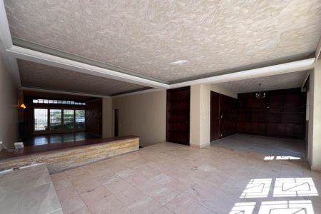 Casa à venda com 280m², 3 quartos e 7 vagasSala