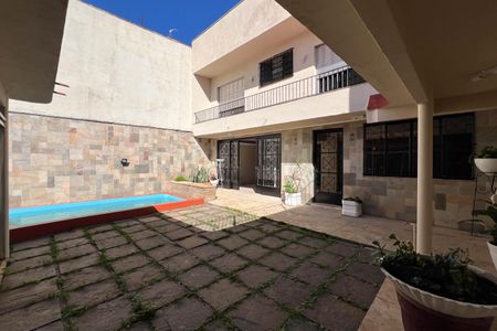 Casa à venda com 280m², 3 quartos e 7 vagasQuintal e piscina