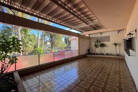 Casa à venda com 280m², 3 quartos e 7 vagasVaranda do quarto 1