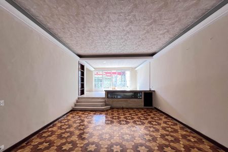 Casa à venda com 280m², 3 quartos e 7 vagasSala