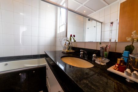 Apartamento para alugar com 56m², 1 quarto e 2 vagas Apartamento para alugar com 56m², 1 quarto e 2 vagasBanheiro da Suíte