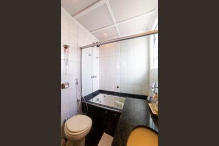 Apartamento para alugar com 56m², 1 quarto e 2 vagas Apartamento para alugar com 56m², 1 quarto e 2 vagasBanheiro da Suíte