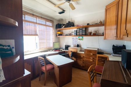 Casa à venda com 448m², 4 quartos e 5 vagas Casa à venda com 448m², 4 quartos e 5 vagasEscritório