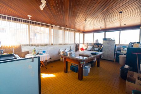 Casa à venda com 448m², 4 quartos e 5 vagas Casa à venda com 448m², 4 quartos e 5 vagasSalão