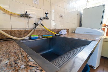 Casa à venda com 448m², 4 quartos e 5 vagas Casa à venda com 448m², 4 quartos e 5 vagasÁrea de Serviço Detalhe