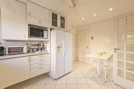 Apartamento para alugar com 170m², 3 quartos e 2 vagas Apartamento para alugar com 170m², 3 quartos e 2 vagasCozinha