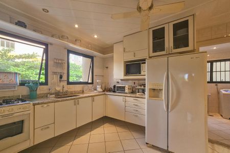 Apartamento para alugar com 170m², 3 quartos e 2 vagas Apartamento para alugar com 170m², 3 quartos e 2 vagasCozinha