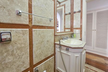 Apartamento para alugar com 170m², 3 quartos e 2 vagas Apartamento para alugar com 170m², 3 quartos e 2 vagasBanheiro 2