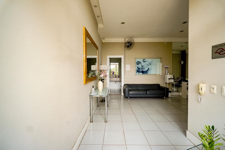 Apartamento à venda com 84m², 3 quartos e 2 vagas Apartamento à venda com 84m², 3 quartos e 2 vagasHall social