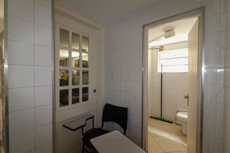 Casa à venda com 500m², 5 quartos e 2 vagas Casa à venda com 500m², 5 quartos e 2 vagasQuarto de Serviço