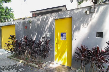 Casa à venda com 500m², 5 quartos e 2 vagas Casa à venda com 500m², 5 quartos e 2 vagasPlaca