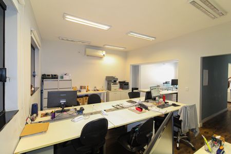 Casa à venda com 500m², 5 quartos e 2 vagas Casa à venda com 500m², 5 quartos e 2 vagasQuarto 5