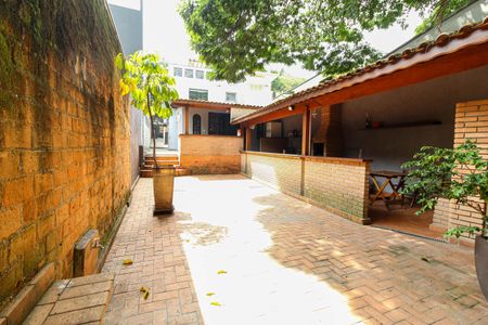 Casa à venda com 500m², 5 quartos e 2 vagas Casa à venda com 500m², 5 quartos e 2 vagasQuintal