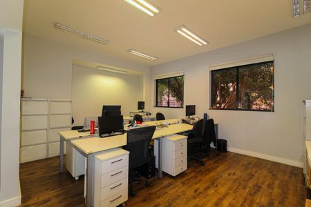 Casa à venda com 500m², 5 quartos e 2 vagas Casa à venda com 500m², 5 quartos e 2 vagasQuarto 5