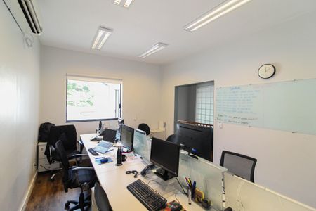 Casa à venda com 500m², 5 quartos e 2 vagas Casa à venda com 500m², 5 quartos e 2 vagasQuarto 5