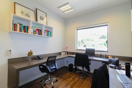 Casa à venda com 500m², 5 quartos e 2 vagas Casa à venda com 500m², 5 quartos e 2 vagasQuarto 4