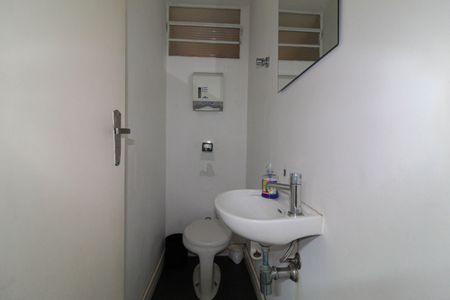 Casa à venda com 500m², 5 quartos e 2 vagas Casa à venda com 500m², 5 quartos e 2 vagasLavabo 2