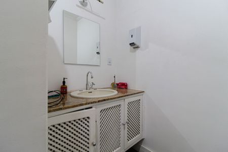 Casa à venda com 500m², 5 quartos e 2 vagas Casa à venda com 500m², 5 quartos e 2 vagasBanheiro 2