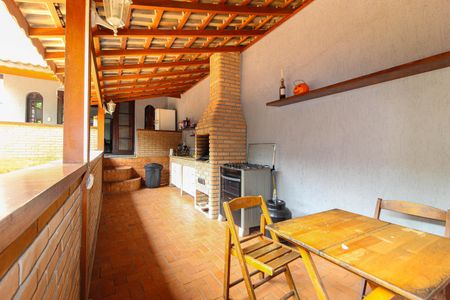 Casa à venda com 500m², 5 quartos e 2 vagas Casa à venda com 500m², 5 quartos e 2 vagasÁrea gourmet