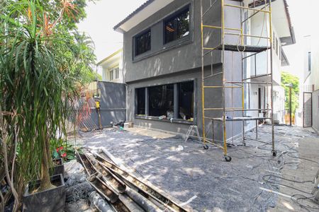 Casa à venda com 500m², 5 quartos e 2 vagas Casa à venda com 500m², 5 quartos e 2 vagasGaragem