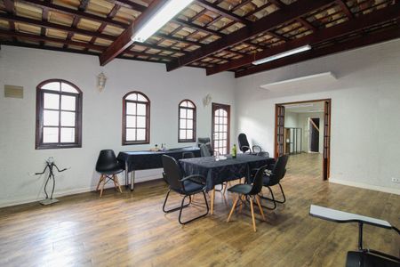 Casa à venda com 500m², 5 quartos e 2 vagas Casa à venda com 500m², 5 quartos e 2 vagasÁrea comum Salão de Festas