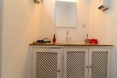 Casa à venda com 500m², 5 quartos e 2 vagas Casa à venda com 500m², 5 quartos e 2 vagasBanheiro 2