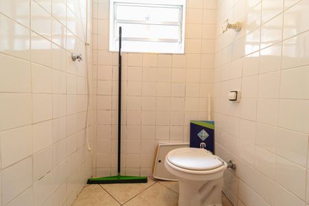 Casa à venda com 500m², 5 quartos e 2 vagas Casa à venda com 500m², 5 quartos e 2 vagasBanheiro de serviço