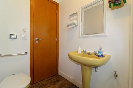 Casa à venda com 500m², 5 quartos e 2 vagas Casa à venda com 500m², 5 quartos e 2 vagasBanheiro 4