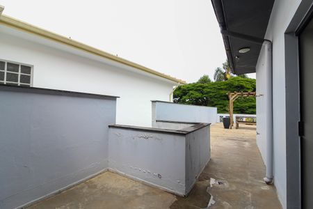 Casa à venda com 500m², 5 quartos e 2 vagas Casa à venda com 500m², 5 quartos e 2 vagasTerraço