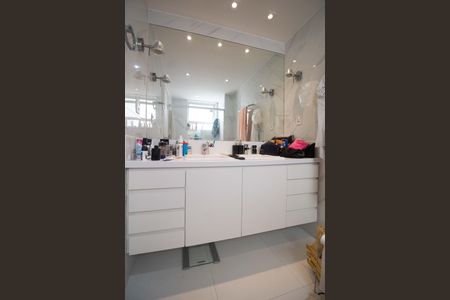 Apartamento à venda com 128m², 3 quartos e 1 vagaBanheiro da Suíte