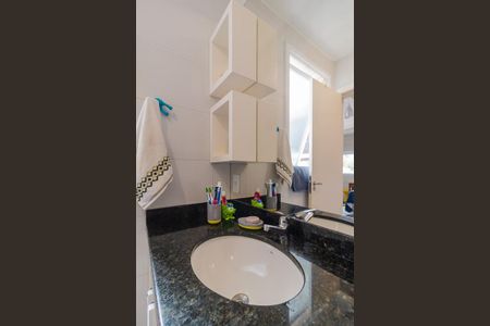 Casa de condomínio à venda com 130m², 2 quartos e 2 vagasBanheiro