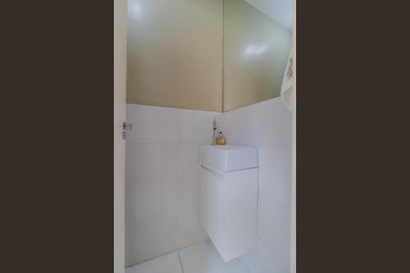 Casa de condomínio à venda com 130m², 2 quartos e 2 vagasLavabo