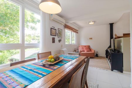 Casa de condomínio à venda com 130m², 2 quartos e 2 vagasSala