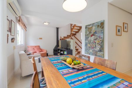 Casa de condomínio à venda com 130m², 2 quartos e 2 vagasSala