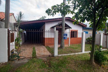 Casa à venda com 400m², 3 quartos e 2 vagas Casa à venda com 400m², 3 quartos e 2 vagasFachada