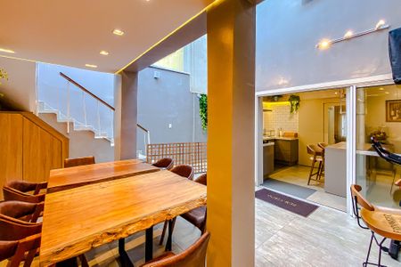 Casa à venda com 250m², 3 quartos e 2 vagasÁrea externa