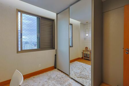 Apartamento à venda com 163m², 4 quartos e 3 vagasQuarto 2