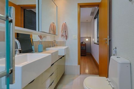 Apartamento à venda com 163m², 4 quartos e 3 vagasBanheiro da Suíte 2