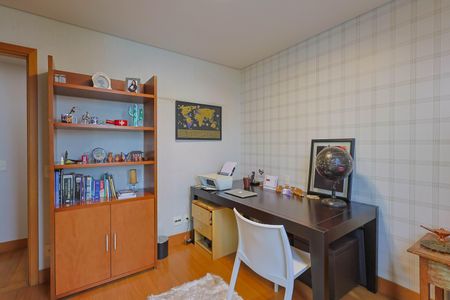 Apartamento à venda com 163m², 4 quartos e 3 vagasQuarto 2