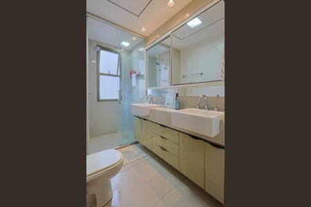 Apartamento à venda com 163m², 4 quartos e 3 vagasBanheiro da Suíte 2