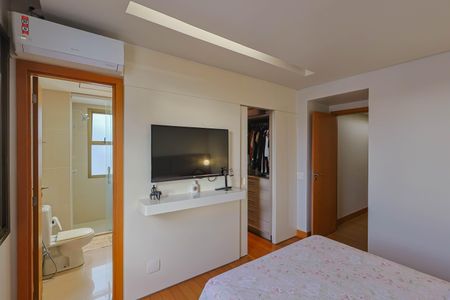 Apartamento à venda com 163m², 4 quartos e 3 vagasSuíte 2